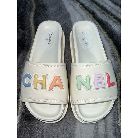 Chanel 22S Ivory Lambskin Multicolor CHA NEL Letter Logo Flat Slide Sandal 40 - Picture 1 of 12